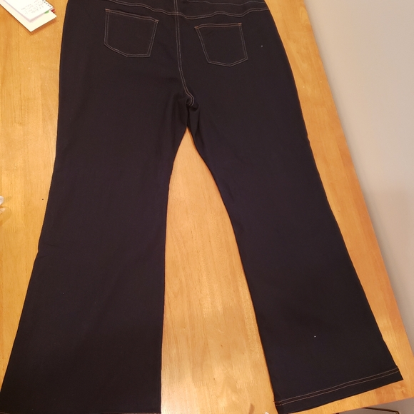 New! Ladies jeans - Picture 2 of 2